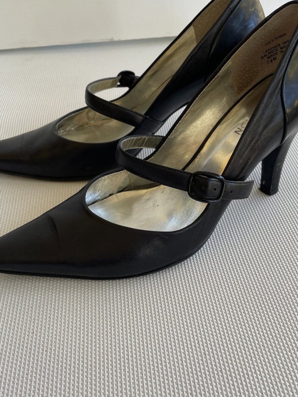 Kenneth Cole Reaction, Go 2 Town, PointedToe Pumps Leather, Black, Size 7.5M - Picture 2 of 10